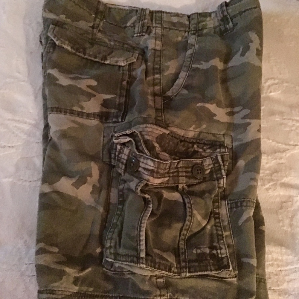 CAMOUFLAGE CARGO SHORTS